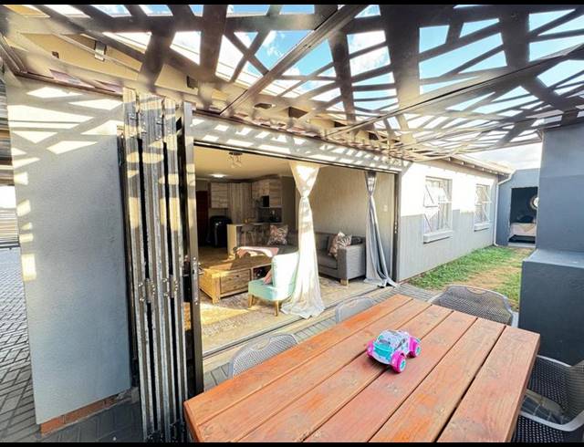 4 BEDROOM HOUSE FOR SALE IN LOTUS GARDENS